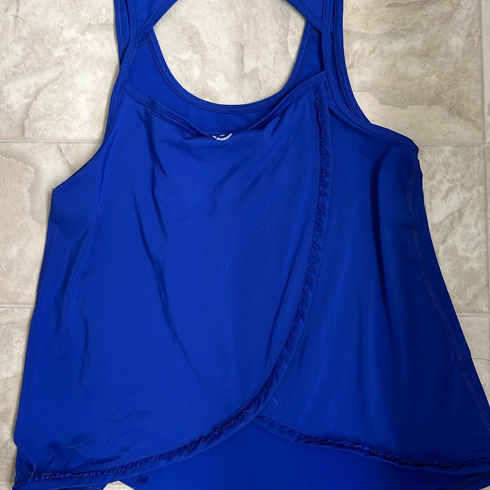 Workout top - Picture 2 of 2